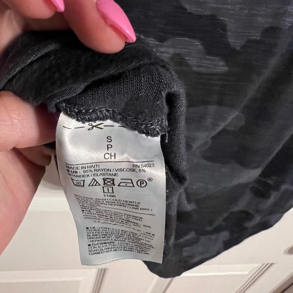 Old navy camo shirt - Picture 4 of 5